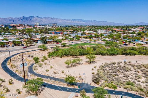 1070 Miles St, Tucson AZ 85719-6140 exterior