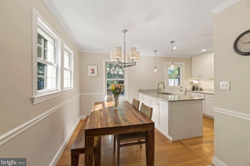 1712 Oakcrest Dr, Alexandria VA 22302-2336 exterior