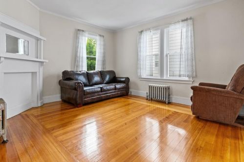 113 Oakland Ave, Providence RI 02908-3632 exterior