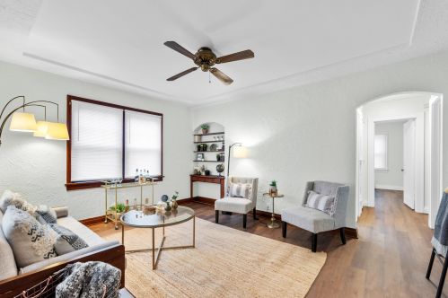 2823 Oriole Dr, Milwaukee WI 53209-4236 exterior