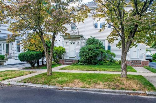 550 Wayland Ave, Providence RI  02906-4723 exterior