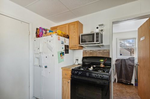 937 Leonard St, Grand Rapids MI 49534-0011 exterior