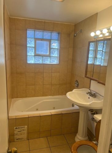 14211 Wallace Ave, Chicago IL 60827-1143 exterior