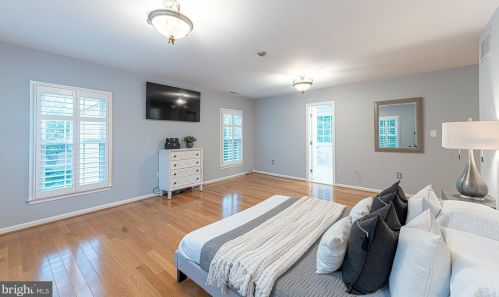 7712 Midday Ln, Alexandria VA 22306-2758 exterior