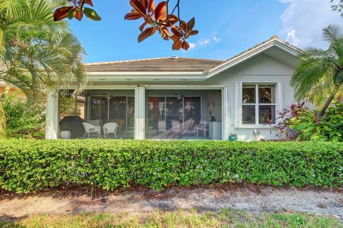 1553 Amherst Dr, Fort Pierce FL 34986-2413 exterior