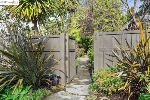 85 Hazel Rd, Berkeley, CA 94705-2401