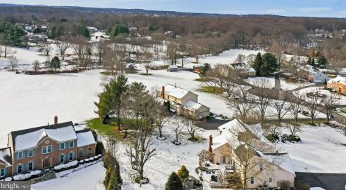 19840 Meredith Dr, Rockville MD 20855-2426 exterior