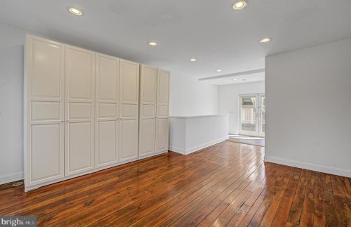 2447 Grays Ferry Ave, Philadelphia PA 19146-2450 exterior