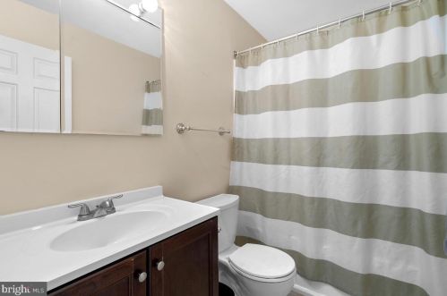 2 Granby Ct, Rockville MD 20855-1406 exterior