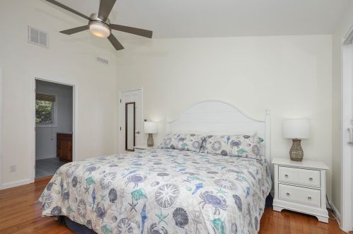 375 Hatch Rd, Eastham MA 02642-1847 exterior