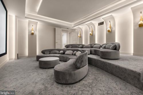 6431 Georgetown Pike, Mc Lean VA 22101-2212 exterior