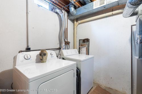 5874 Okemos Rd, Haslett MI 48840-9562 exterior