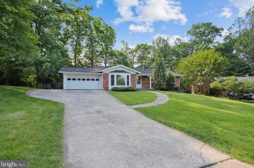 6817 Breezewood Ter, Rockville MD  20852-4321 exterior