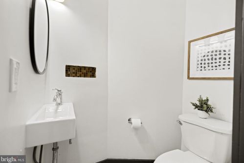 706 4th St, Washington DC  20003-4205 exterior