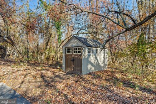 1112 Paxon Holw Rd, Media PA 19063-1116 exterior