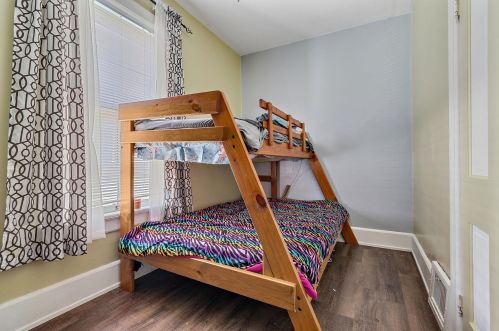 1619 24th Pl, Milwaukee WI 53205-1403 exterior