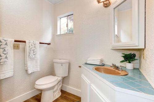 1314 Marina Cir, Davis CA 95616-2728 exterior