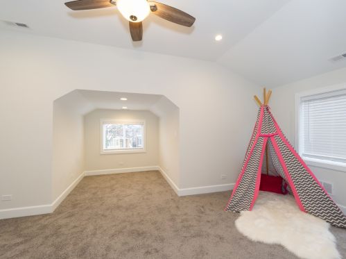 7933 Cressett Dr, Chicago IL 60707-1346 exterior