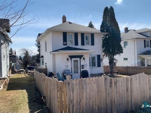 2256 13th St, Duluth, MN 55806-1211