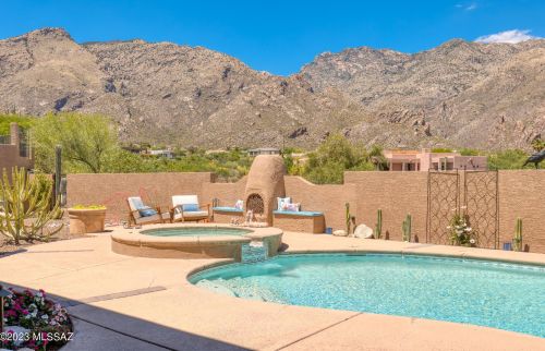 6185 Avenida De Chaparron, Tucson AZ  85750-1244 exterior