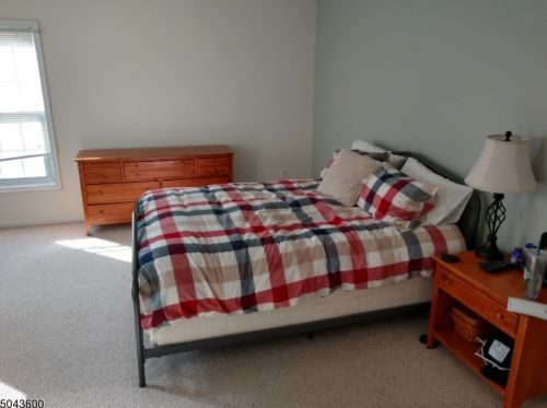 124 Leigh St, Clinton NJ 08809-1348 exterior