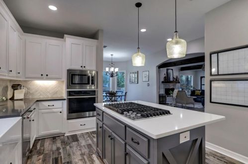 114 Leah Dr, Montgomery TX 77316-6818 exterior