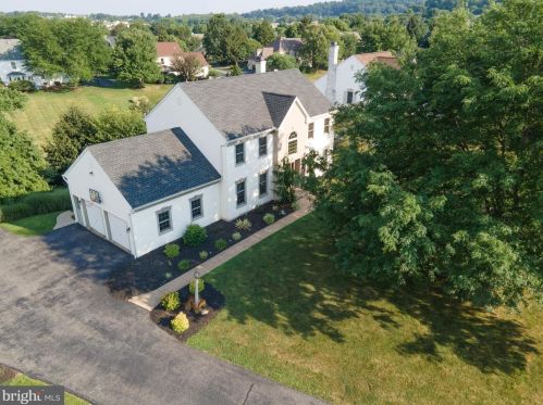 1121 Sunwood Ln, Lancaster PA  17601-7104 exterior