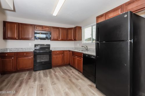 2923 Country Gables Dr, Phoenix AZ  85053-4877 exterior