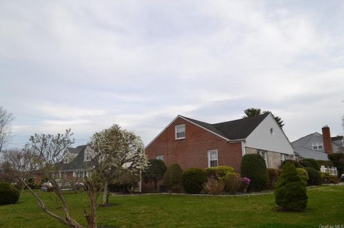 12 Fountain Dr, Valhalla, NY 10595-1443