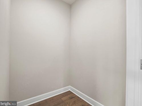 10346 Grosvenor Pl, Rockville MD 20852 exterior