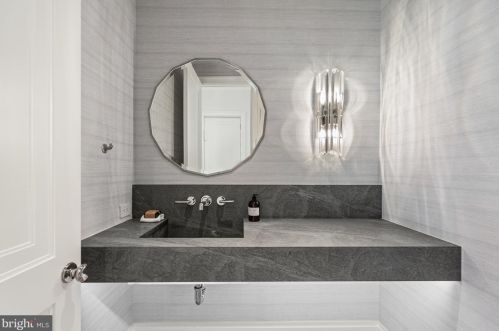 4526 Hawthorne St, Washington DC 20016-3570 exterior