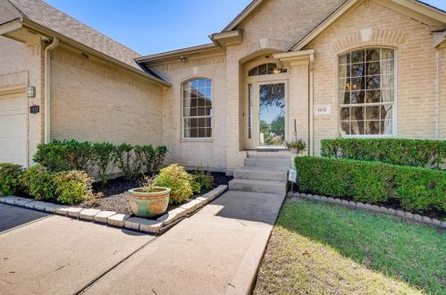 1931 Dapplegrey Ln, Austin TX  78727-4590 exterior