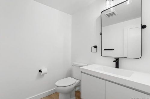 37 Walnut Hill Rd, Ridgefield CT  06877-2906 exterior