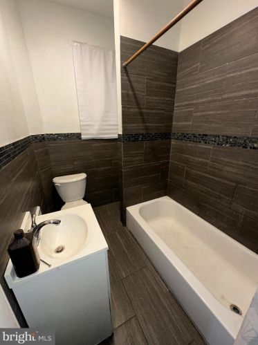 1822 20 St, Philadelphia PA 19140-1003 exterior