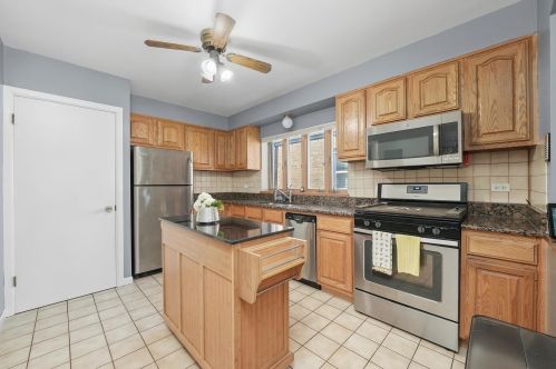 6625 64 St, Chicago IL 60638-4915 exterior