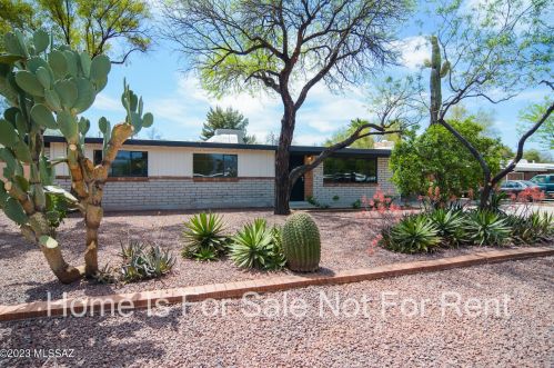 5262 4th St, Tucson, AZ 85711-2302