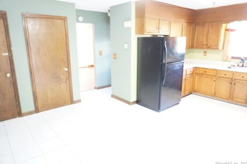 149 Maple St, Manchester CT 06040-6105 exterior