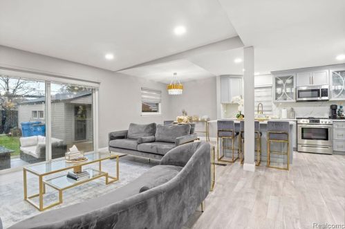 6126 Cambourne Rd, Dearborn Heights MI 48127-3916 exterior