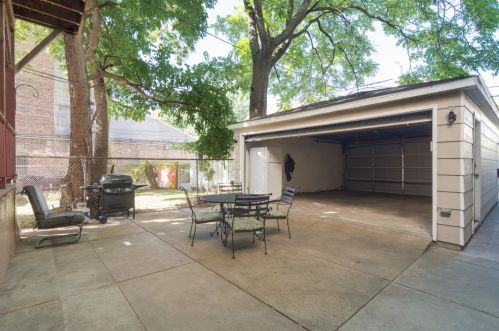 2050 Roscoe St, Chicago IL 60618-5236 exterior