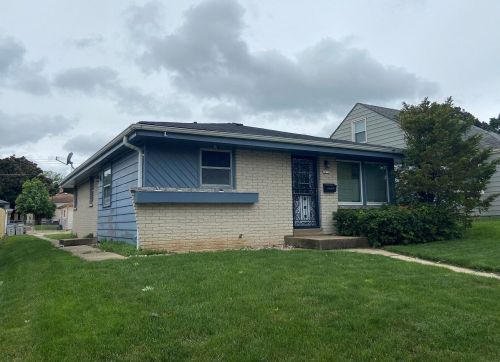 4677 79th St, Milwaukee, WI 53218-4648