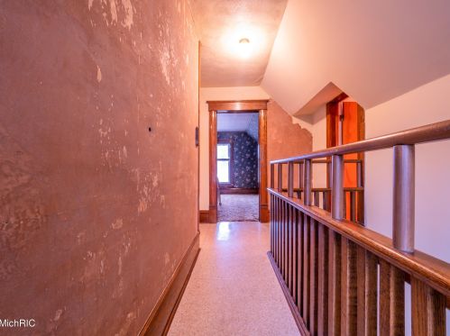 320 Elizabeth St, Sylvan Beach MI 49461-1311 exterior