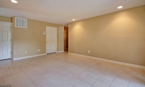 186 Mary Ct, Bridgewater NJ  08807-5652 exterior