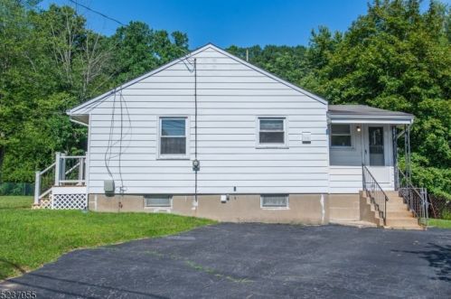 127 Brk Dr, Dover NJ 07801-4704 exterior