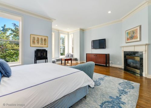 2042 Cleveland Ave, Chicago IL 60614-4509 exterior