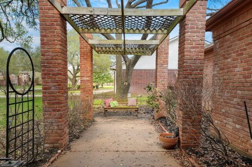 5202 Waterbeck St, Fulshear TX 77441-4151 exterior