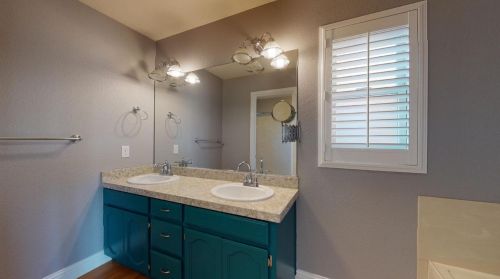 1922 Porter Way, Turlock CA 95380-3788 exterior