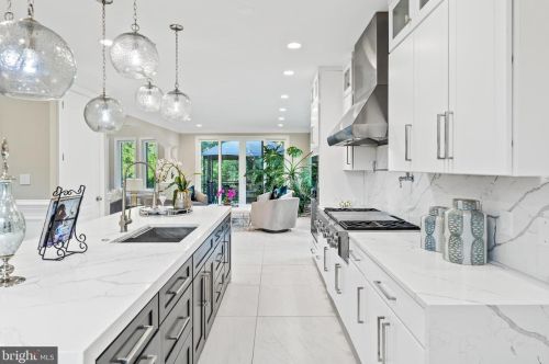 1645 Kirby Rd, Mc Lean VA  22101-3240 exterior