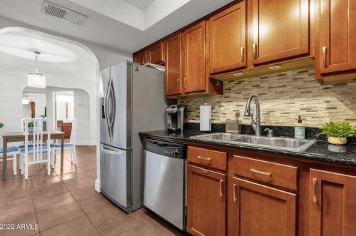 3825 Camelback Rd, Phoenix AZ 85018-2643 exterior