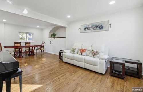 35 Lexington Ave, Cresskill NJ  07626-1230 exterior