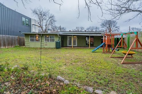 2001 Alguno Rd, Austin TX 78757-3223 exterior